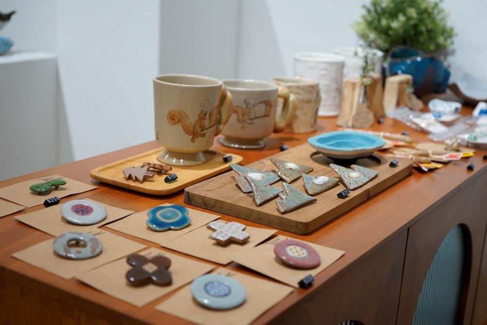 聯展當中規劃的販售區，讓同學可以實際參與陶瓷商品化的過程與效益