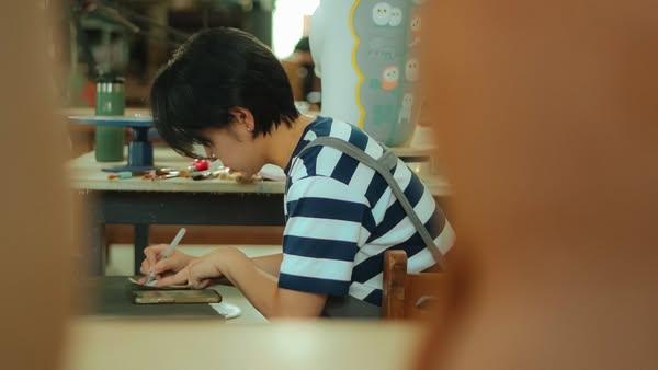 駐村藝術家創作中