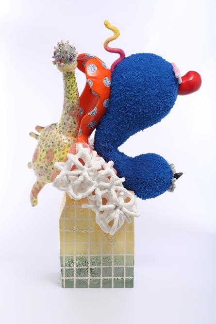 呂巧智　Open Up the Cabinet of Curiosities　2018　陶、釉、纖維　37×24×51cm