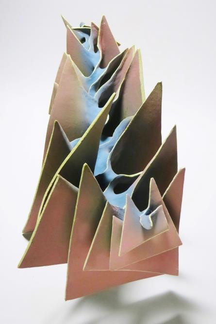 張耀昌　懸浮‧游移(左視圖)　2011　98×40×51cm　2020 屏東美展 首獎