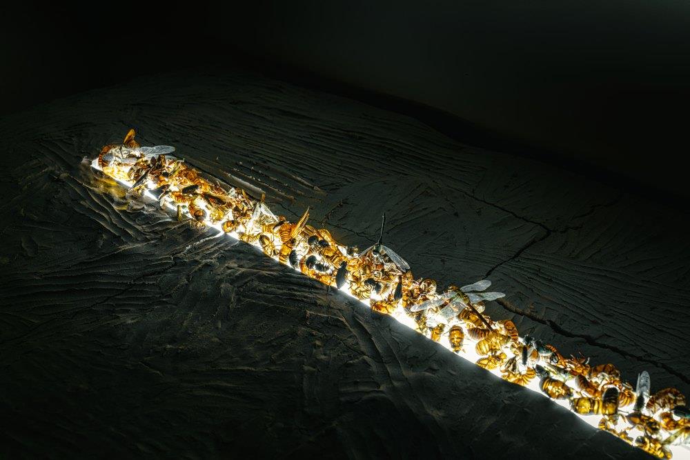 呂巧智　衷曲－燈光下的紀念品　2024　180×70×100cm　智邦藝術基金會贊助