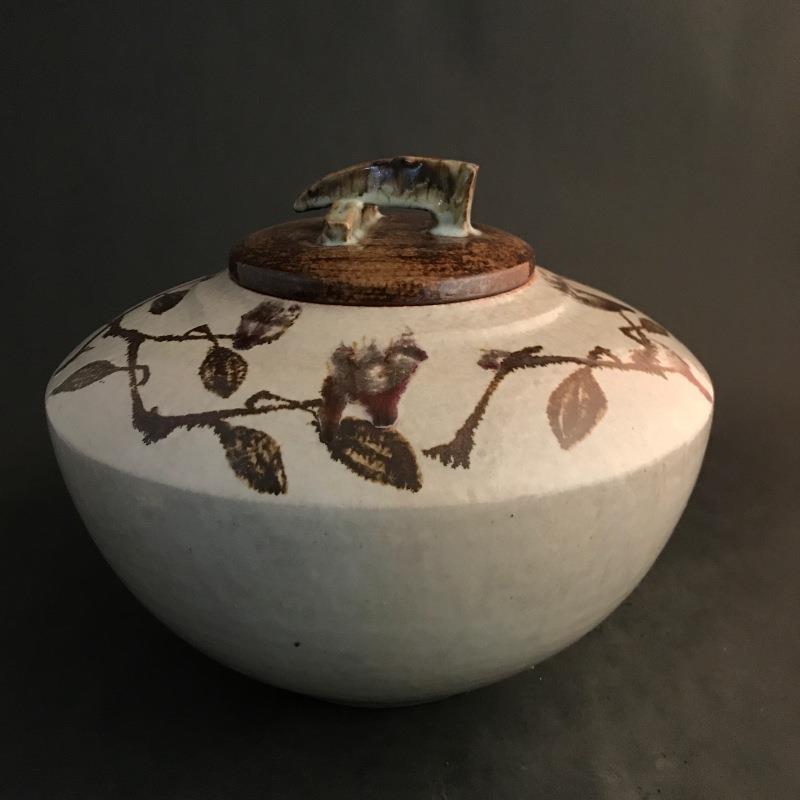 劉小評　粉引繪花草　2016　32×36㎝　釉燒  1230℃