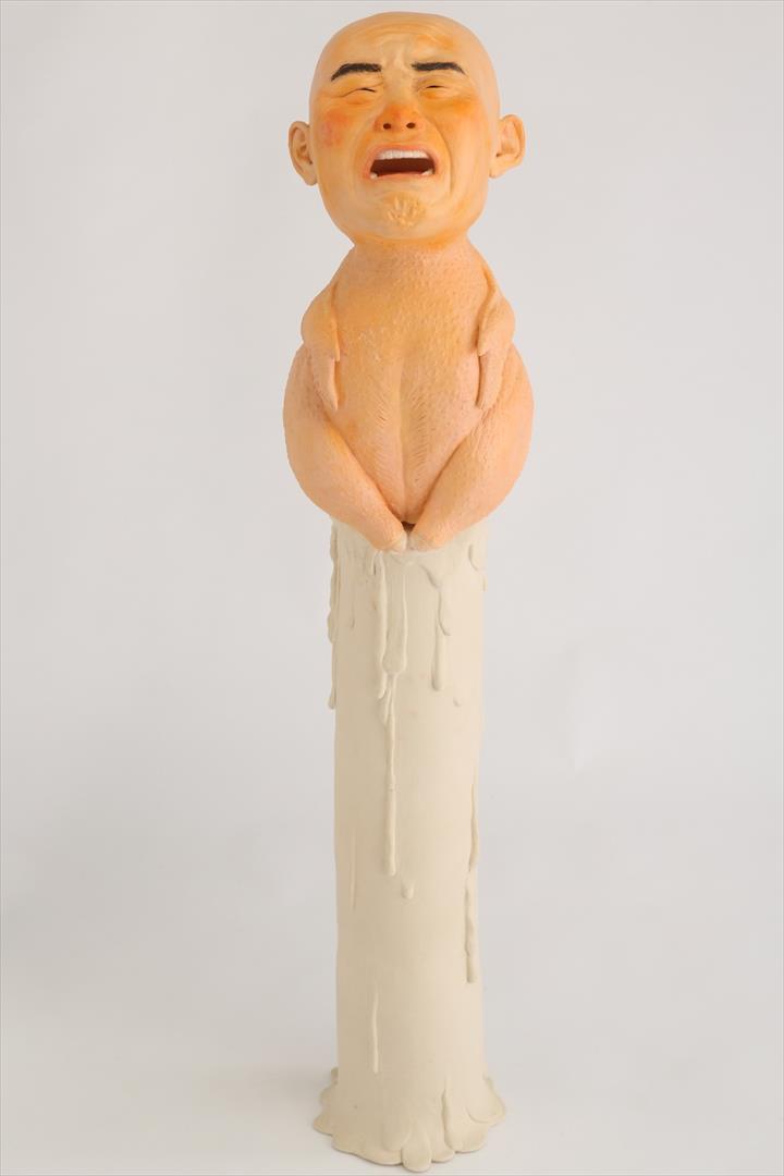 呂巧智　手無縛雞之力－嗨Covid—19！　2020　陶、釉、壓克力　33×30×120cm