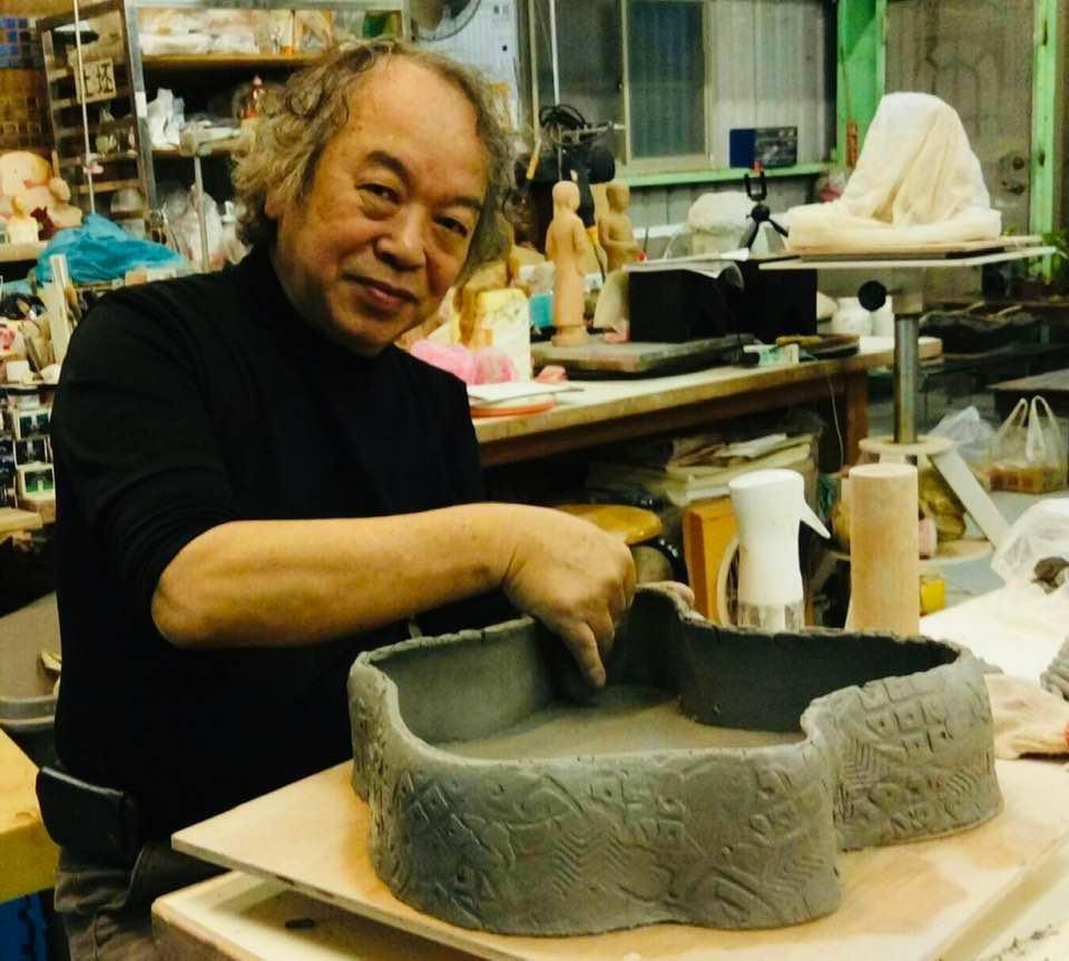 李亮一創作中—隨型花器