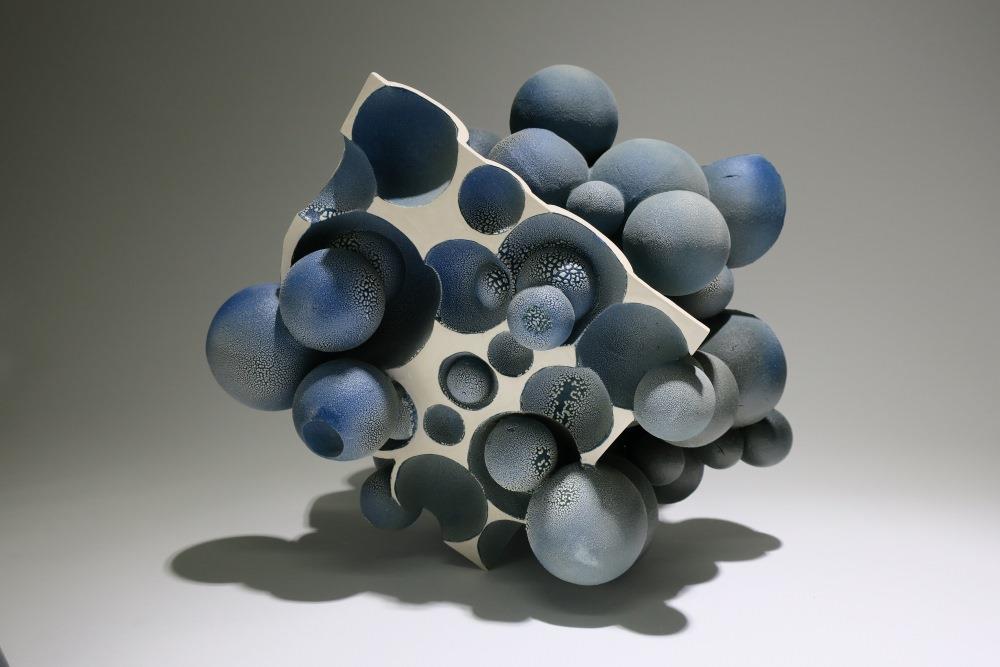 張耀昌　凹凸行8　2021　陶瓷　42×35×32 cm