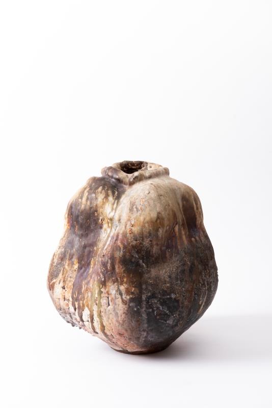 張膺康，花器，2017，高42 cm（作品同前圖，不同角度:攝影／宋明錕）